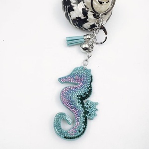 Nuevo y popular llavero de carabinero de terciopelo coreano con diseño de caballito de mar, llavero con diamantes de imitación, colgante para bolso, borla de cuero y gema de cristal marino - Product Image 4