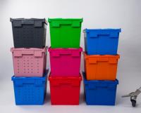 Caisse en plastique de stockage d'outils d'usine industrielle déménageant avec le chariot attaché la boîte empilable de levage de poignée de couvercle