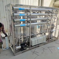 Machine commerciale de filtration d'eau par osmose inverse 1000 LPH (litres par heure) pour production de 1000 litres d'eau purifiée par heure, avec réservoir de 2000 litres et capacité de 500 litres par heure.