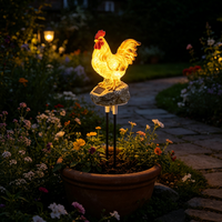 Lampe solaire d'extérieur étanche en résine en forme de coq, luminaire de sol pour pelouse, idéal pour la décoration de parcs, de places publiques et de paysages de Noël