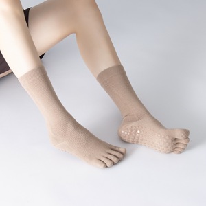 <span class=keywords><strong>Calcetines</strong></span> de Yoga <span class=keywords><strong>con</strong></span> punta separada para mujer de alta calidad, <span class=keywords><strong>Calcetines</strong></span> antideslizantes personalizados para tripulación, 5 <span class=keywords><strong>dedos</strong></span>, <span class=keywords><strong>calcetines</strong></span> de Pilates, <span class=keywords><strong>calcetines</strong></span> de algodón de Yoga personalizados - Product Image 6