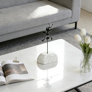 Offre Spéciale sur Figurine Décorative en Métal Artisanale – Pièce d'Accent Décorative en Métal pour l'Aménagement Intérieur Moderne de la Maison et du Bureau – En Vente - Product Image 2