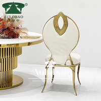 Chaise de salle à manger moderne en cuir PU doré de luxe avec structure en acier inoxydable pour usage hôtelier