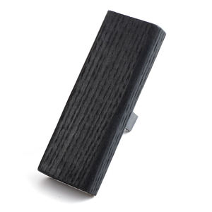 กล่องน้ำหอมปรับอากาศในรถยนต์แบบหนีบช่องแอร์ ดีไซน์หรูหรา ปี 2025 ผลิตจากโลหะและไม้แท้ พร้อมโลโก้สั่งทำพิเศษ  ตกแต่งด้วยเจล - Product Image 3