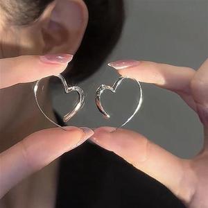 Orecchini a Cerchio Aperti a Forma di Cuore per Donne, Stile Y2K, Eleganti e Alla Moda, Accessorio Moderno per Signore - Product Image 1