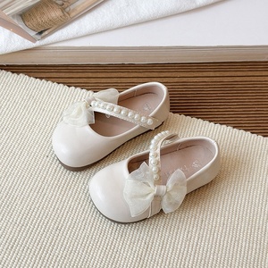 Scarpe da Principessa in Pelle per Bambine con Fiocco, Perle e Strass, Suola Morbida, Eleganti Scarpe da Ballo per Bambine Piccole, Ideali per la Primavera e l'Uso Quotidiano - Product Image 2