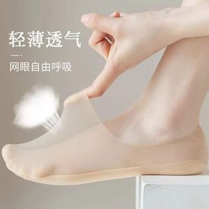 Women's Summer Mesh Breathable Non-Slip Invisible Boat Socks With Silicone <b>Heel</b> Resistant Ice Silk Design Solid Color - Product Image 2