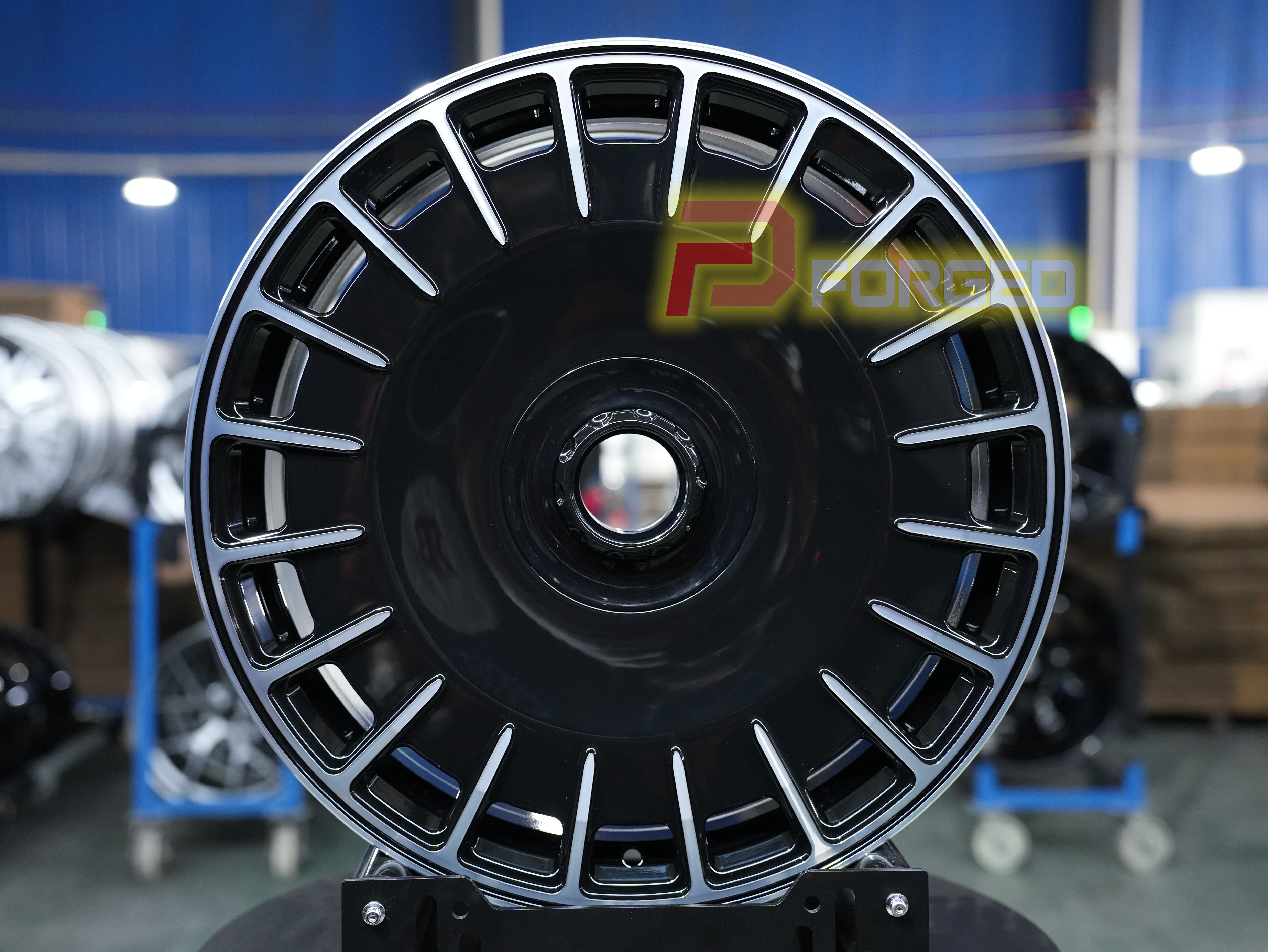 Glossy Black & Machined Finish
