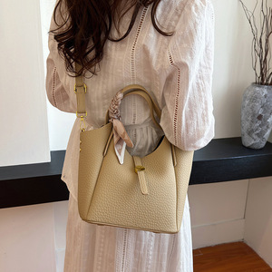 Sac seau au design original, sac à bandoulière sophistiqué pour femme, sac à main élégant et polyvalent. - Product Image 4