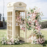 Dekorasi Pernikahan di Bilik Telepon London, Dekorasi Hotel, Dekorasi Pusat Perbelanjaan, Bilik Telepon Retro dengan Bunga Buatan