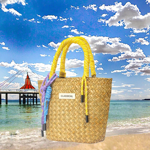 Bolso de mano de moda para mujer, tejido a mano, ecológico, duradero, portátil, tipo cesta de paja marina, bolso de playa con asas de cuerda de nailon y borlas - Product Image 3