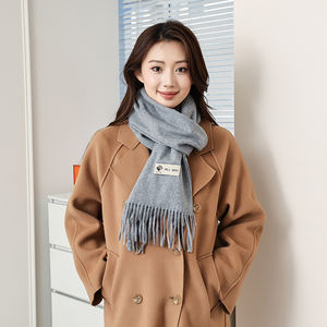 Bufanda de lana de diseñador para mujer para invierno, moda Otoño Invierno, chal cálido grueso con cuello largo con borlas, Color sólido personalizable - Product Image 4