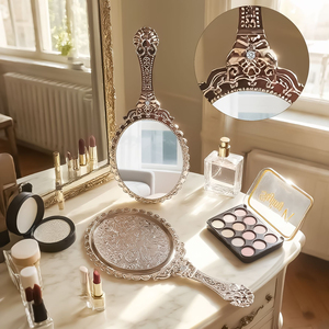Miroir de maquillage portable vintage avec logo personnalisé, miroir cosmétique de princesse pour les voyages et la beauté - Product Image 1