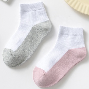 Chaussettes de printemps et d'automne résistantes à la saleté pour enfants Chaussettes courtes en coton Noir Blanc Étudiants Chaussettes pour enfants - Product Image 4