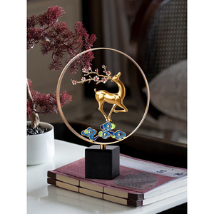 Figurine de cerf en laiton avec anneau rond et motif fleur de prunier et nuage, décoration pour salon et bureau, cadeau de pendaison de crémaillère - Product Image 1