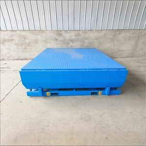 भारी कार्गो लोडिंग और ट्रक डॉकिंग के लिए हाइड्रोलिक स्थिर डॉक रैंप फिक्स्ड डॉक लेवेलर - Product Image 1