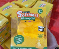 Jouet souple en forme de fraise Jo Squeeze avec son claquotant, balle éducative anti-stress pour enfants - unisexe, en plastique et TPR