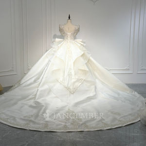 Robe de mariée personnalisable Xs244, style moderne et luxueux, avec décolleté en cœur, dos nu, perles et broderies en cristal - Product Image 5