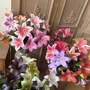 Fleurs de lys imprimées en 3D KW-F011, 3 têtes, fleurs artificielles en latex au toucher réel pour la décoration de la maison - Product Image 1