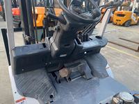 Chariot élévateur diesel TCM d'occasion 2,5 tonnes, modèle FD25 2020, haute qualité, pneus pleins pour extérieur, Heli à combustion interne, trois étages