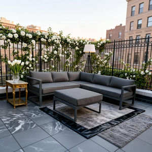 Ensemble de salon d'extérieur de luxe en 5 pièces avec structure en métal robuste, coussins personnalisables et ottoman pour un jardin ou un patio haut de gamme - Product Image 2