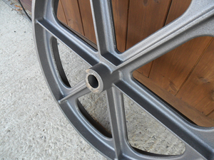 Ruedas de hierro fundido de 6 radios, personalizadas, de 24/32/40 pulgadas, de alta resistencia y duraderas, para reemplazos de casas de pastores vintage y graneros. - Product Image 3