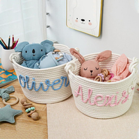 Cadeau de douche de bébé crème ivoire personnalisé joli motif de fleurs nom personnalisé panier de rangement en corde de coton tissé à la main