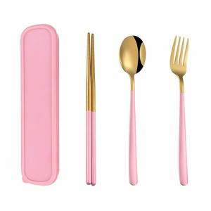 Ensemble de couverts de luxe en acier inoxydable 304, portable, plaqué or, 3 pièces (cuillère, fourchette, baguettes) avec étui pour l'école, le bureau, les voyages et le camping - Product Image 1