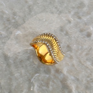Anello da donna Dazan 2025 di tendenza, placcato oro 18k, in acciaio inossidabile, con zirconi incastonati a serpente ondulato, per San Valentino e feste - Product Image 2