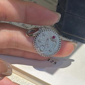 Pendentif en argent sterling S925 avec design de niche, style vintage simple et tendance, pendentif rond avec motif de chiffres en or rose - Product Image 1