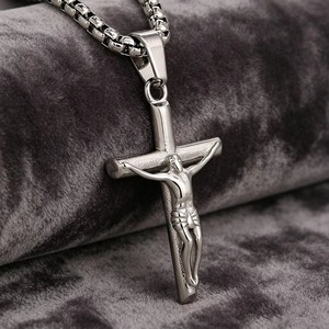 Collier pendentif croix crucifix Jésus pour hommes et femmes, en acier inoxydable, or et argent, bijoux religieux chrétiens avec chaîne à maillons - Product Image 3
