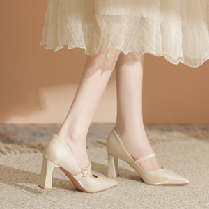 Zapatos de Novia de Satén con Tacón Cuadrado y Punta en Pico, Modelo Mary Jane 7777-4 - Product Image 4