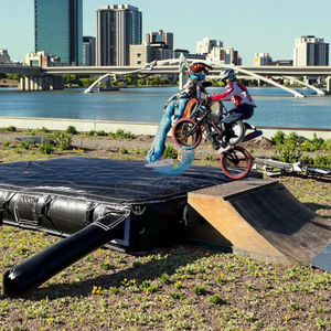 Airbag d'entraînement gonflable sécurisé avec souffleur - Tapis <span class=keywords><strong>de</strong></span> chute personnalisé <span class=keywords><strong>de</strong></span> haute qualité <span class=keywords><strong>pour</strong></span> BMX, <span class=keywords><strong>VTT</strong></span>, FMX et entraînement <span class=keywords><strong>de</strong></span> saut à ski - Product Image 4