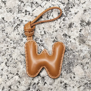 Ciondolo per Borsa <span class=keywords><strong>in</strong></span> Pelle di Pecora Zenos Marrone Chiaro con 26 Lettere Maiuscole, Pendente con Iniziale per Donne, Accessorio per Auto - Product Image 1