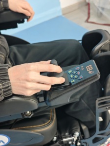 Fauteuil roulant électrique vertical avec batterie amovible pour la rééducation et l'exercice des patients paraplégiques, automatique - Product Image 5