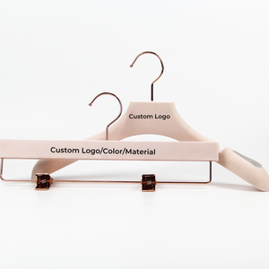 Gruccia Appendiabiti da Donna in Plastica Antiscivolo in Velluto Nero per Completi e Vestiti all'Ingrosso con Logo Personalizzato - Product Image 1