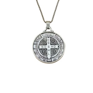 Medalla Clásica de San Benito en Plata Antigua Bañada en Níquel Negro Hermana del Carmelo Medalla Sacramental Cristiana de San Benito - Product Image 4