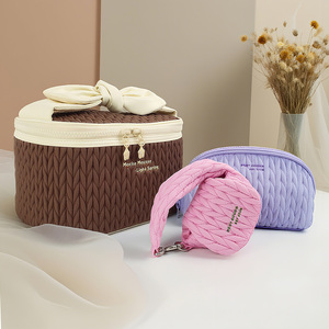 Woman Fluffy Woven Quilted Cotton Custom logo Cube Travel <strong>Trendy</strong> <strong>Make</strong> <strong>up</strong> Bag Luxury Cosmetics Clutch Bag Puffer Pouch Makeup Bag - Product Image 1