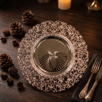 Assiettes de présentation de luxe écologiques à motif floral de 13 pouces pour mariage, vaisselle décorative en plastique pour réceptions et fêtes (vente en gros)