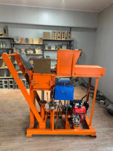 Machine à fabriquer des briques populaire entièrement automatique à moteur diesel avec une production élevée et des performances stables - Product Image 3