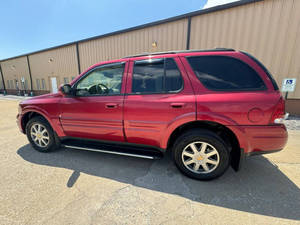 Véhicule d'occasion pas cher Rainier AWD CXL Plus SUV 4 portes 2004 avec régulateur de température, radio, On-Star, sièges en cuir gauche, phares à LED - Product Image 3