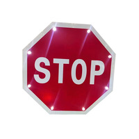Panneaux de signalisation routière à LED solaires pour la construction, avec options de signalisation vocale, capteurs radar et ultraviolets, et éléments réfléchissants