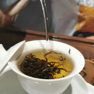 Thé noir Dian Hong de Yunnan, pur, sauvage, de vieilles plantes, de haute qualité, en vrac, chinois, amincissant, emballé sous vide, en vrac - Product Image 6
