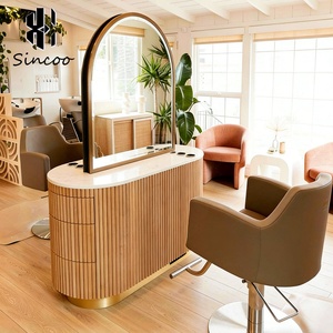 Stazione Specchio a Doppia Faccia di Lusso per Barbiere, Design Personalizzato, Specchio LED Curvo Ovale ad Arco per Salone di Bellezza con Tavolo - Product Image 1