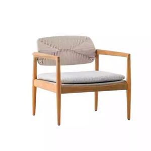 Silla de Madera Maciza para Exteriores con Respaldo de Ratán y Cojín para Jardín o Patio, Diseño Minimalista, Muebles Duraderos - Product Image 2