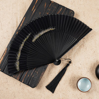 Éventail artisanal traditionnel plié, art populaire, cadeau haut de gamme, style chinois