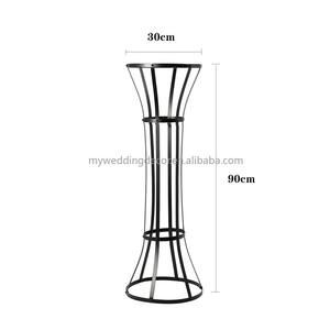 K26 Décorations de table de mariage modernes et durables de haute qualité, arche en métal doré de 90 cm avec support à fleurs pour accessoires de dîner aux chandelles - Product Image 4