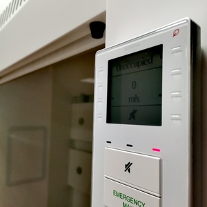 Contrôle industriel avec écran tactile capacitif 1280x720 pour système de ventilation de hotte à flux variable (VAV) avec boîtier ABS - Product Image 5