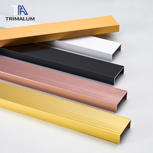 Moulage de bordure décoratif en alliage d'<span class=keywords><strong>aluminium</strong></span> en forme de <span class=keywords><strong>U</strong></span> avec finition titane pour les intérieurs modernes - Product Image 2