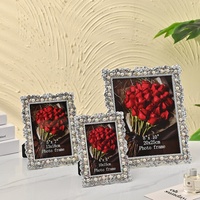 Marco de Fotos de Resina con Perlas y Diamantes de Imitación de Lujo al por Mayor, Marco de Fotos Dorado Europeo para Decoración de Mesa de Boda, 4x6, 5x7, 8x10
